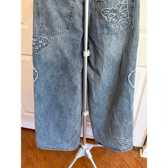 Hot Topic Womens Jeans Wide Leg Butterfly Applique Blue Wash Size 5 - Picture 5 of 11